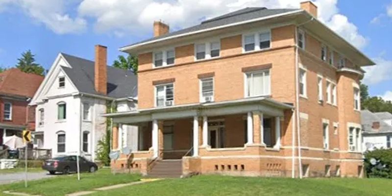 New Castle Apartment: 1202 Highland Ave