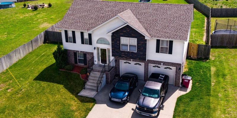 Clarksville House: 3431 Barkers Mill Rd