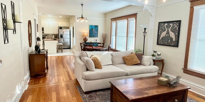 Longmont House: 348 Collyer St