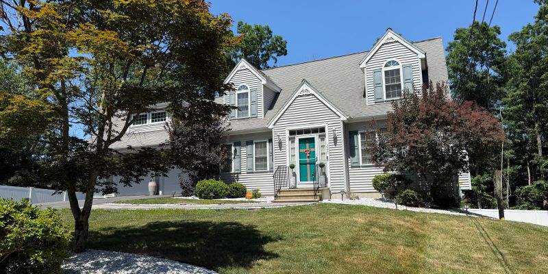 Attleboro House: 722 Pike Ave