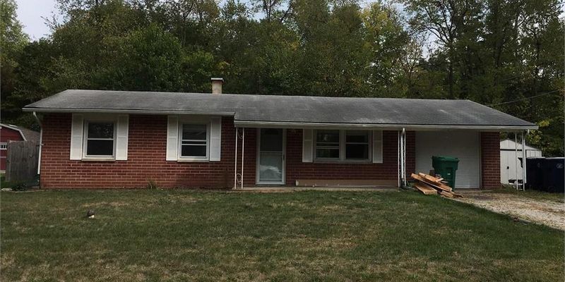 Warsaw House: 1728 S Blue Spruce Rd