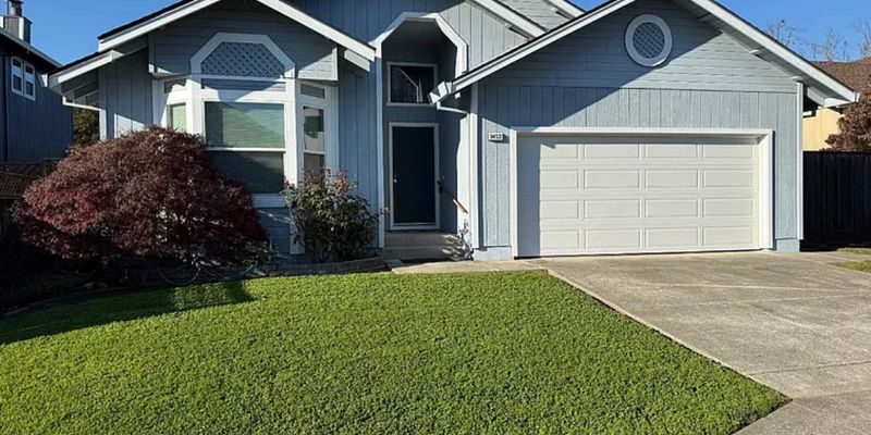 Windsor House: 9453 Jessica Dr