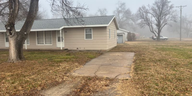 Sedgwick House: 316 W 2nd St Sedgwick, KS 67135