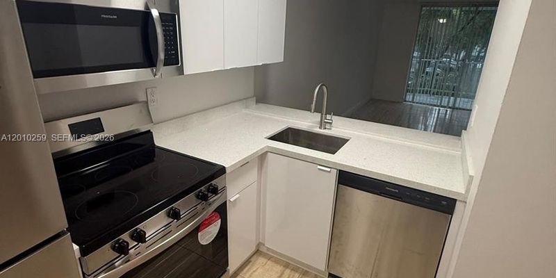 Miami Apartment: 496 NW 165th St