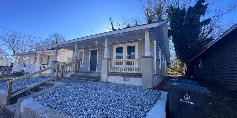 Winston Salem House: 1218 NE 21st St