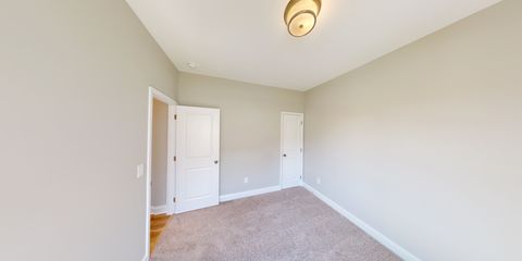 1004-Moen-Loop-Guest-Room-2.jpg