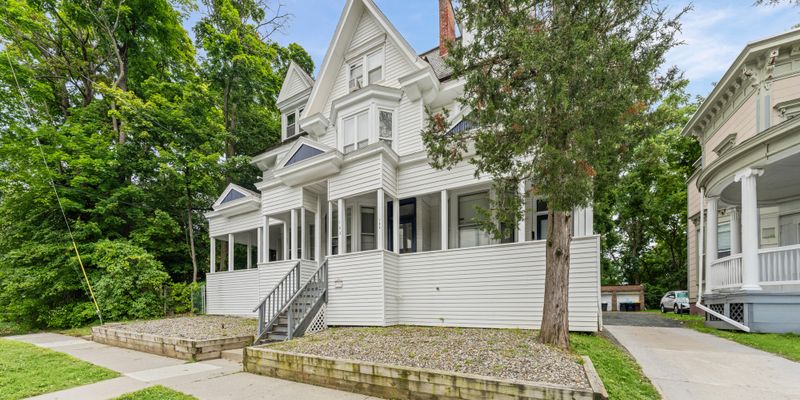 Albany Apartment: 102 S Lake Ave