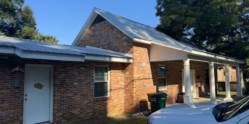 Ozark House: 630 Newton Ave