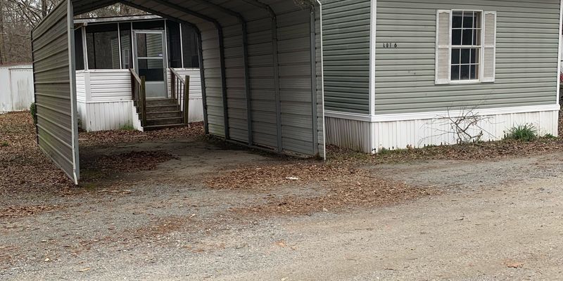 Monroe House: 1959 Prairie Rd