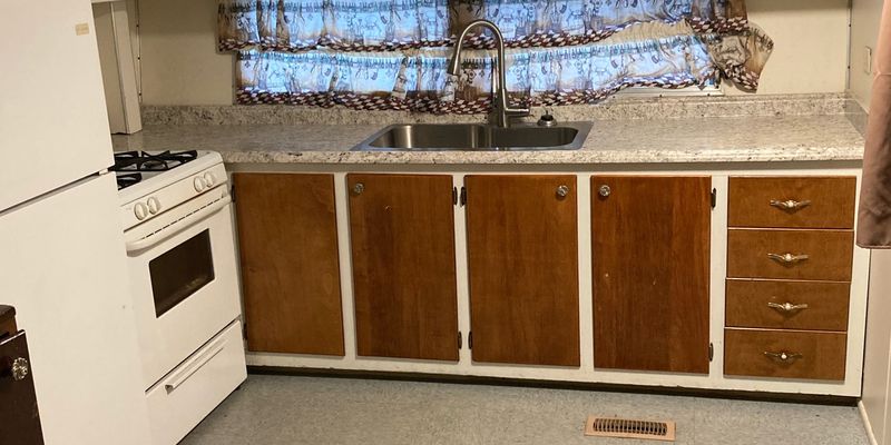 Ashtabula Apartment: 2006 East Prospect Road