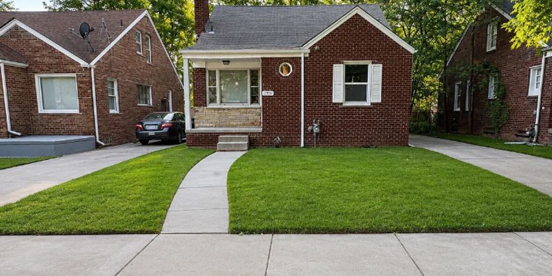 Detroit House: 11867 Laing St