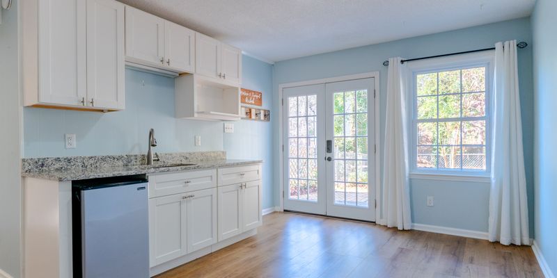 Durham House: 5603 Ventura Dr