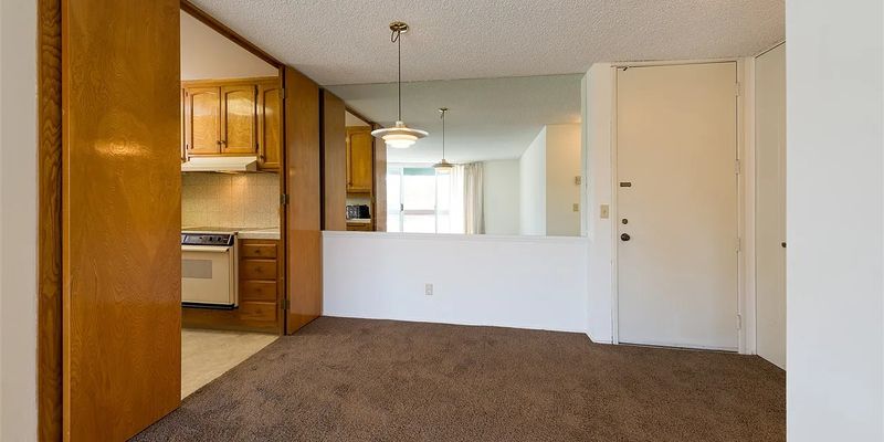 San Diego House: 6333 La Jolla Blvd