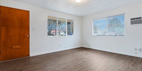 06-006_Living Room.jpg