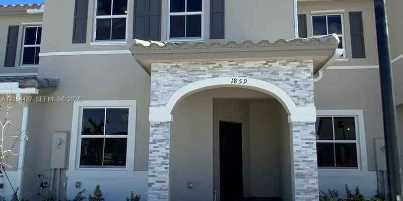 Homestead House: 18599 SE 27th Terrace