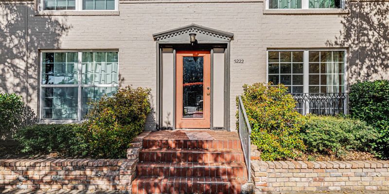 Dallas House: 5222 Fleetwood Oaks Ave