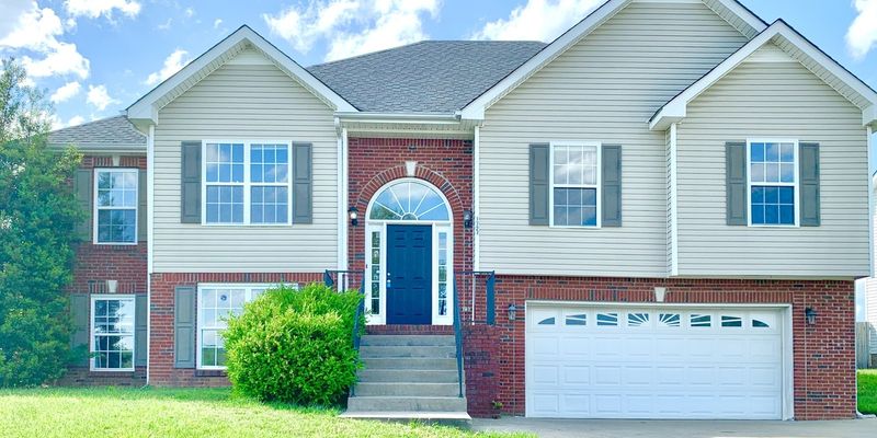 Clarksville House: 1724 Flagstone Dr