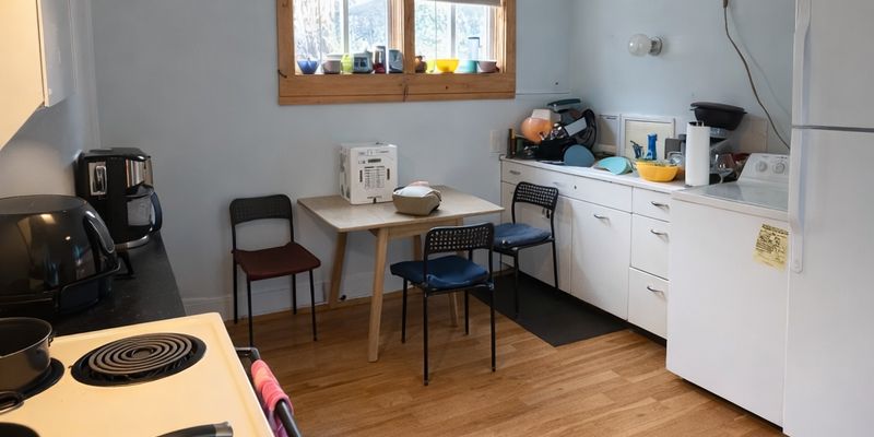 Houghton House: 900 E Houghton Ave