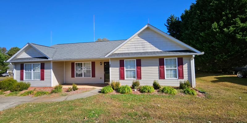 Boiling Springs House: 132 Falcon Ridge Dr