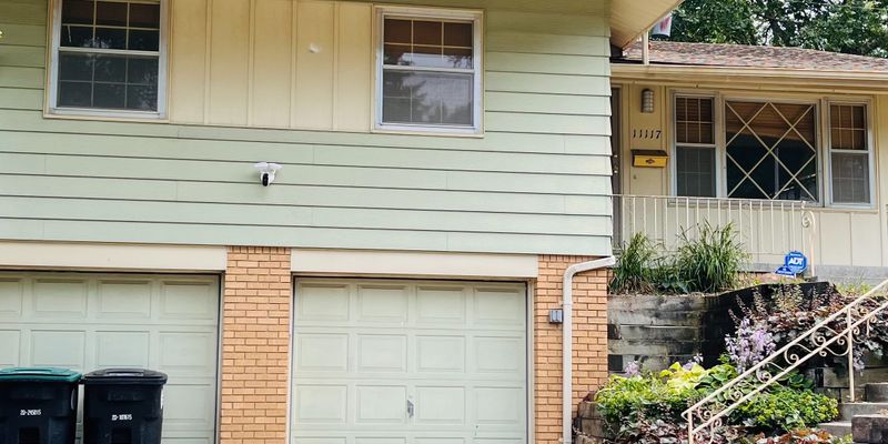 Omaha House: 11117 Jackson St