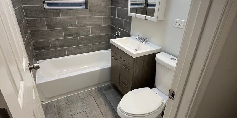 Calumet City Apartment: 317 Memorial Dr