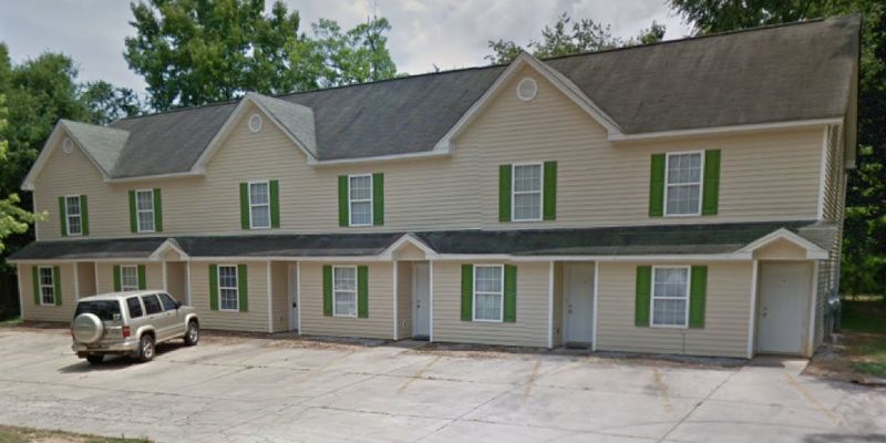 Royston Townhome: 137 Carlton Street