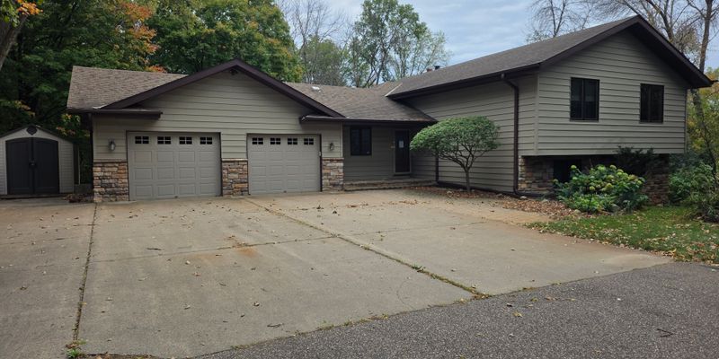 Plymouth House: 4110 Juneau Ln N