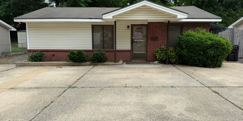 Montgomery House: 1513 Rex St