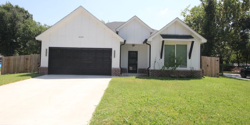 Broken Arrow House: 3229 S 212th E Ave