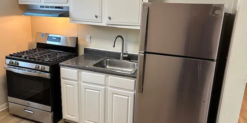 Baltimore Apartment: 752X Lange St