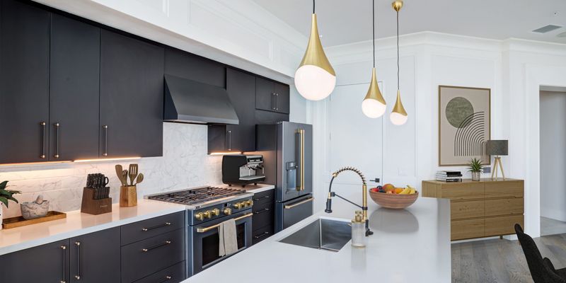 Houston Apartment: 3333 Lake St