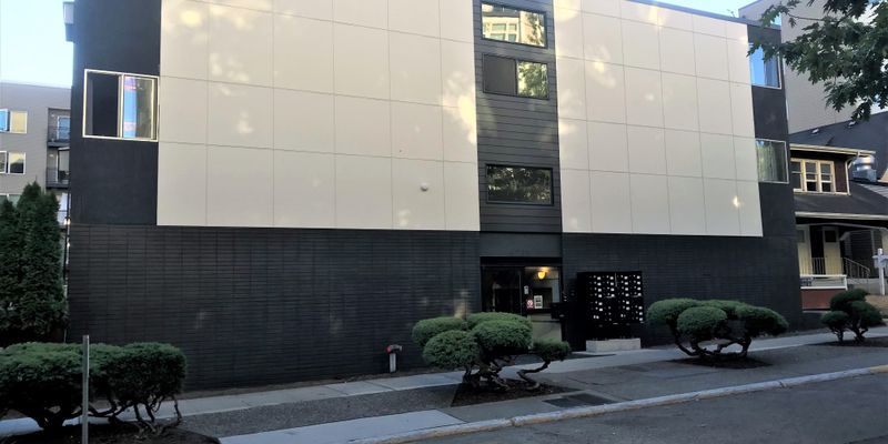 Seattle Apartment: 4731 12th Ave NE