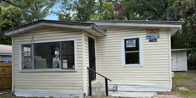 Jacksonville House: 1751 Broadway Ave