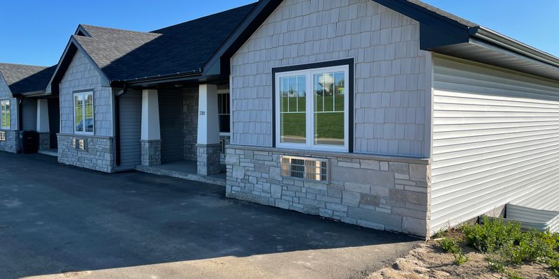 Dubuque Condo: 3300 West 32nd Street