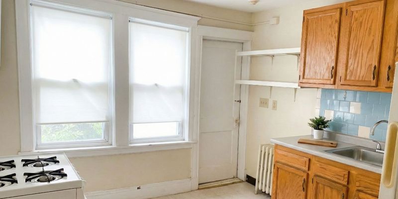 Quincy Apartment: 14 Russell St