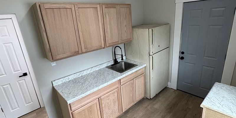Hamilton Apartment: 1201 Shuler Ave.
