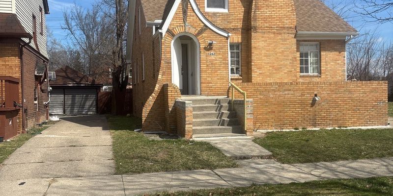 Detroit House: 15065 Gilchrist St
