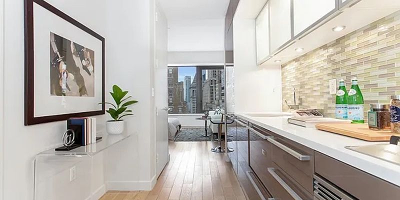 New York Apartment: 75 Wall St