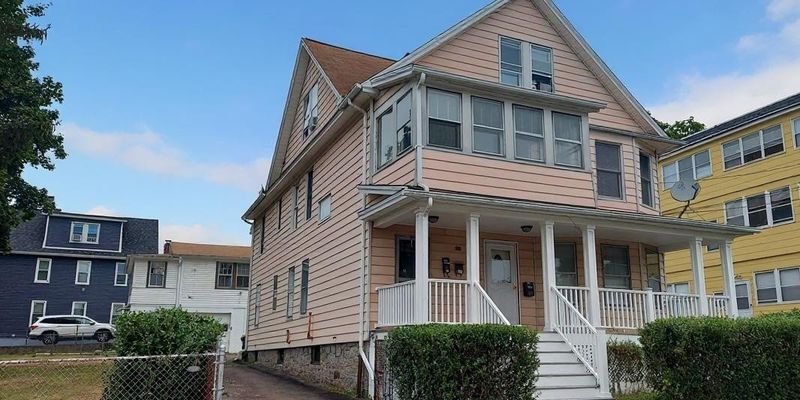 Ansonia Apartment: 12 East St