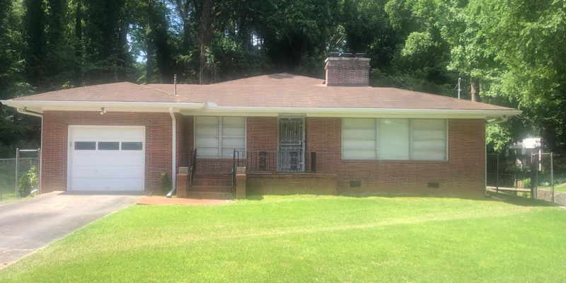 Atlanta Apartment: 215 W Lake Dr NW