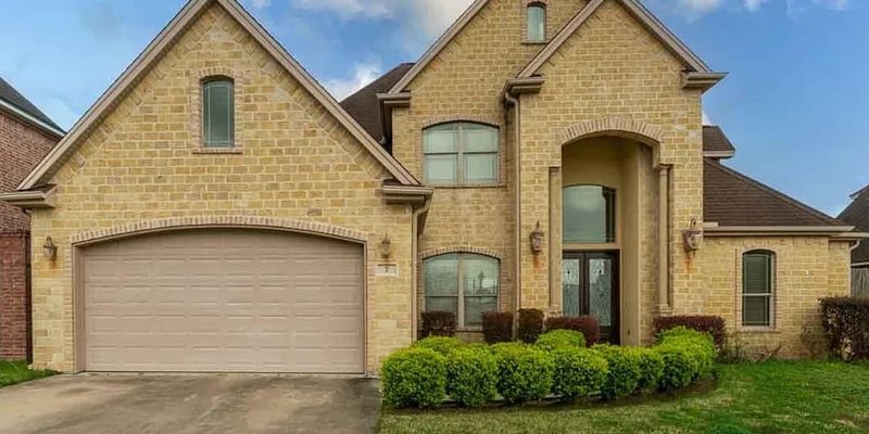 Beaumont House: 7 Stonebrook Ct