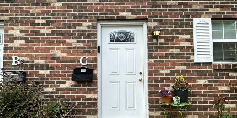 Lafayette Apartment: 1406 Sunset Dr