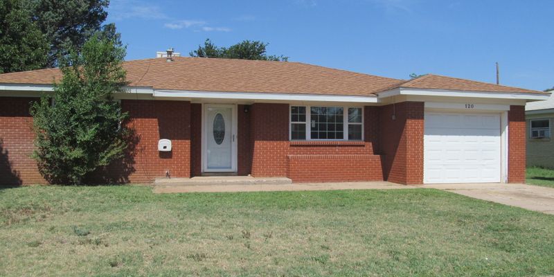 Clovis House: 120 Sandy Ln