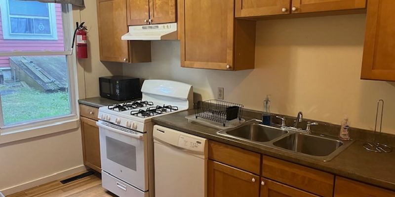 Ithaca House: 513 S Aurora St