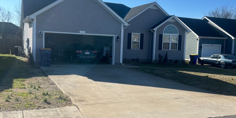 Bowling Green House: 317 Cedar Run St