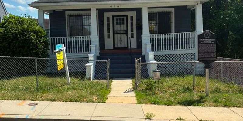Fairmount Heights House: 6107 Foote St