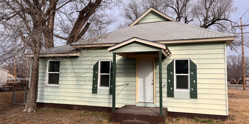 Hutchinson House: 700 W 8th Ave