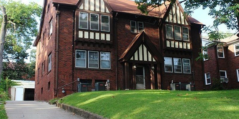 Des Moines Apartment: 2905 High St