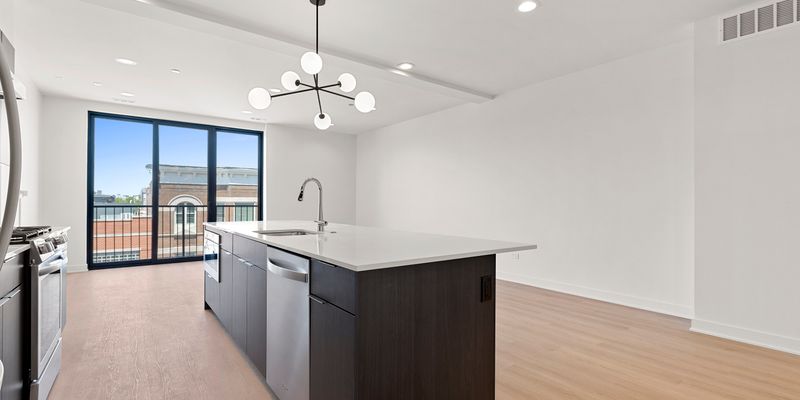 Chicago Apartment: 1801 W Grand Ave