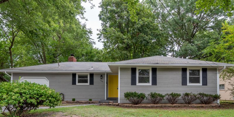 Springfield House: 1326 S Belcrest Ave